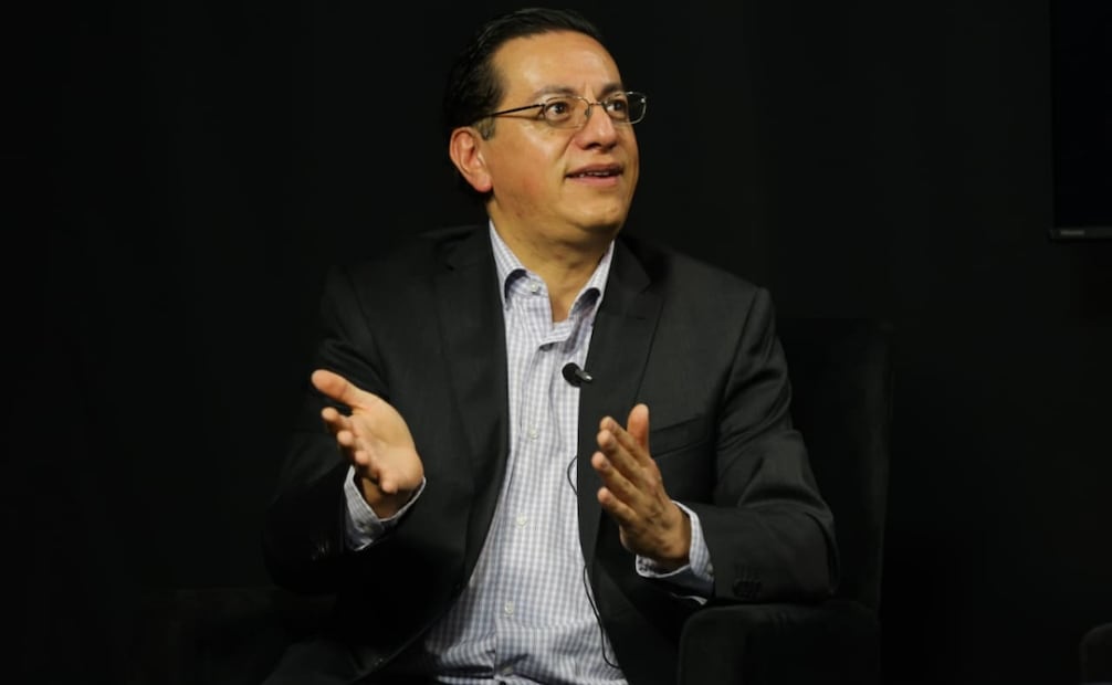 FORO UNIVERSAL, patrocinado por HONOR, con David Moheno, director de comunicación y relaciones públicas de HONOR Latinoamérica; Pável Reyes, investigador y experto en IA; Miguel Ángel Romero, periodista especializado en tecnología; moderado por Maite Azuela. Foto: Carlos Mejía / EL UNIVERSAL