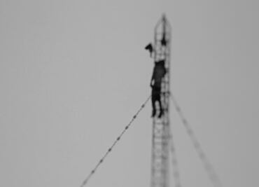 Trabajador de empresa entró en crisis y luego se quitó la vida colgándose de torre: Fiscalía Edomex