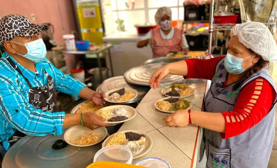 De acuerdo con la Secretaría de Bienestar e Igualdad Social de la Ciudad de México (SEBIEN CDMX), vecinas y vecinos administran los 417 comedores comunitarios capitalinos. Foto: Facebook @SEBIENCDMX