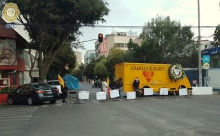 Asamblea de Barrios bloquea Antonio Caso por edificio dañado     
