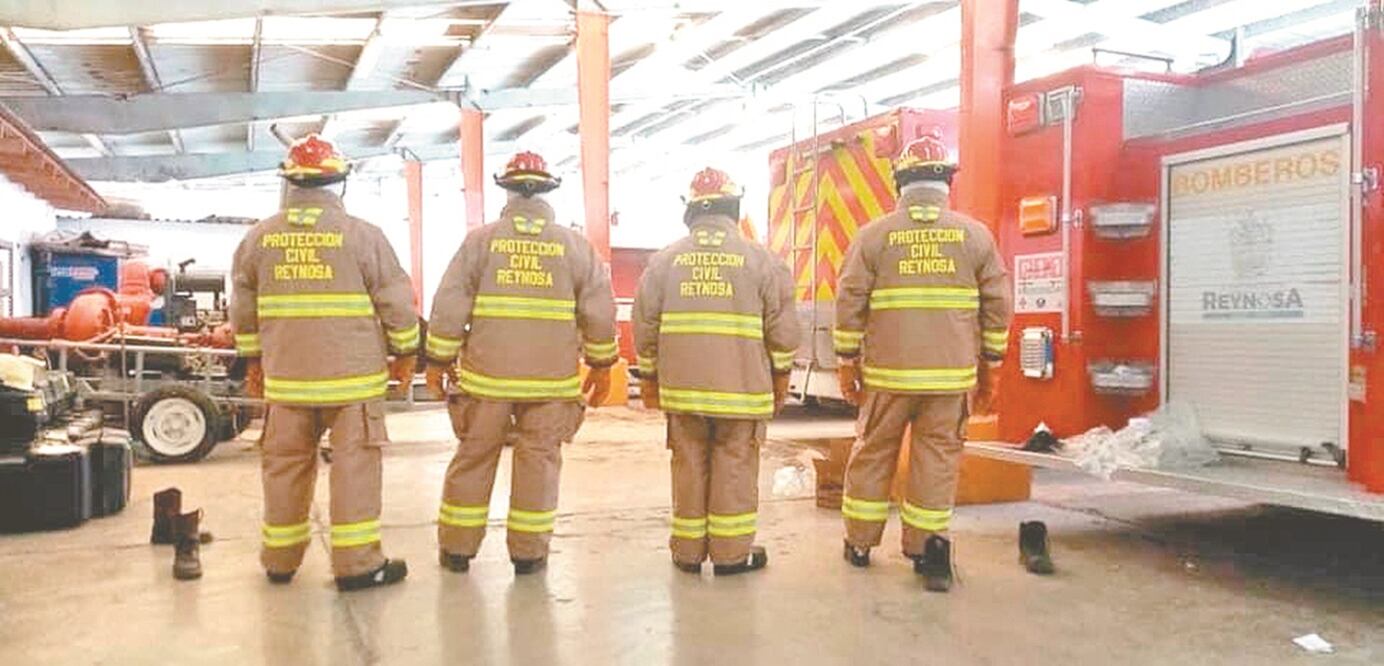 Alcaldesa ignora a bomberos y luego amenaza con correrlos, por aceptar donativo