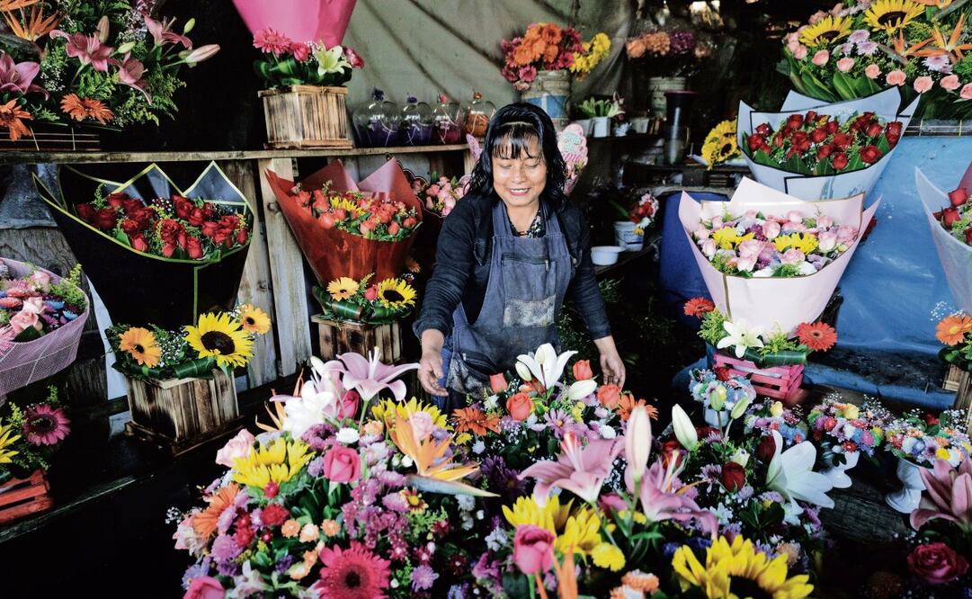 Locatarios comentaron que el mercado de Cuemanco resurgió con la venta de flores. Foto: Yaretzy M. Osnaya / EL UNIVERSAL