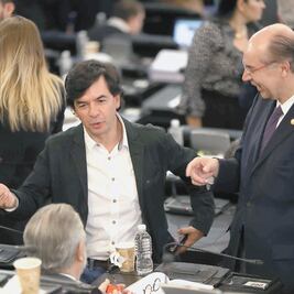 Sancionan a vocero presidencial 