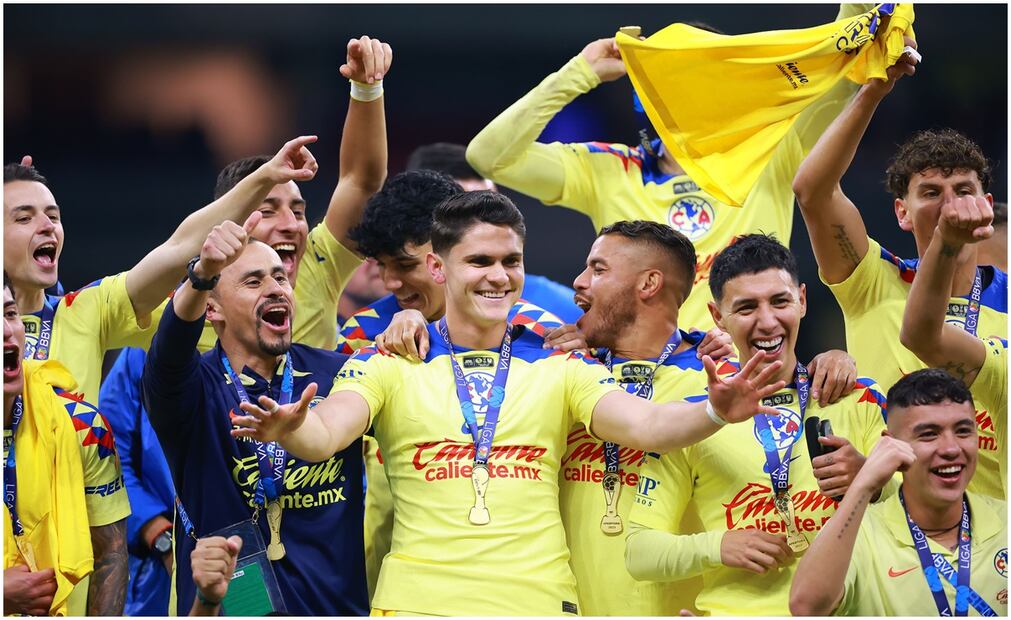 Jugadores de América celebrando el título 14 / FOTO: Imago7