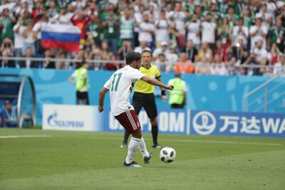 Gol desde los once pasos de Carlos Vela 