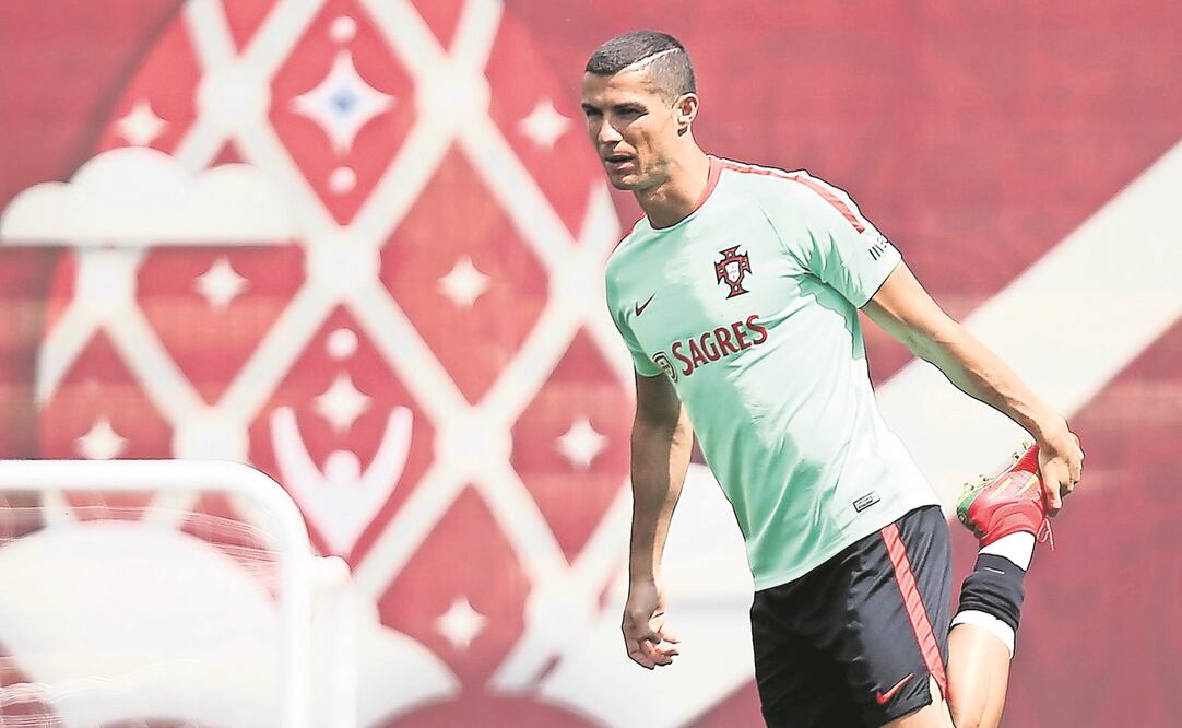 Portugal realizó su primera práctica para el duelo del domingo. (ROMAN KRUCHININ. AFP)