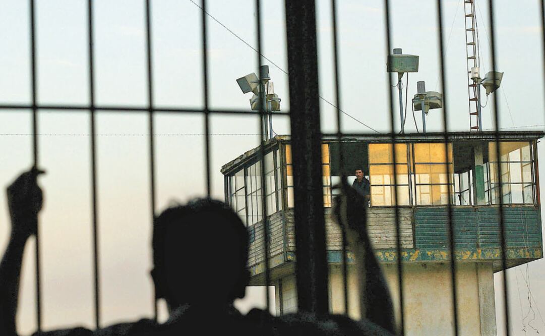 Inmates face psychological damage, violence, and mistreatment - Photo: Guillermo Arias/AP