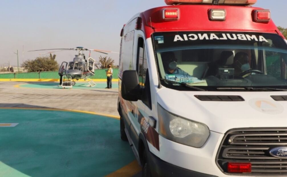 Trasladan en Helicóptero "Jaguar 1" a motociclista con lesiones graves tras impactarse con un poste en Ecatepec 