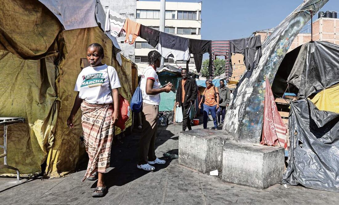 Migrantes del campamento de la Parroquia de la Santa Cruz dicen que se ha perdido el orden en el lugar. (28/02/2025) Foto: Gabriel Pano | El Universal