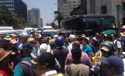 Policías y maestros discuten por marcha a Gobernación