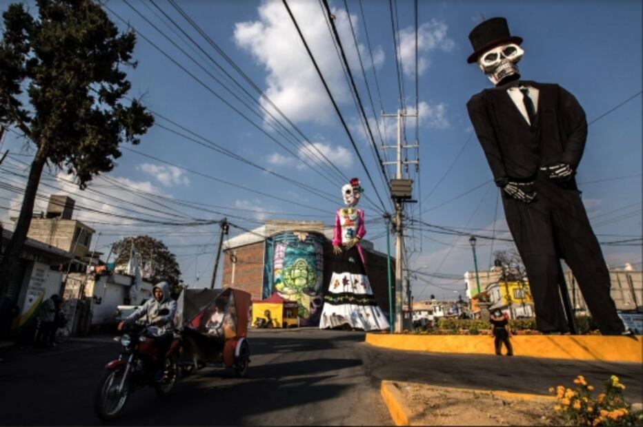 Poca venta, panteones cerrados, tradiciones interrumpidas. Una difícil temporada de Día de Muertos en imágenes