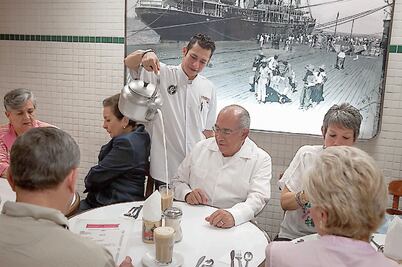 El café donde Porfirio Díaz lloró antes de partir
