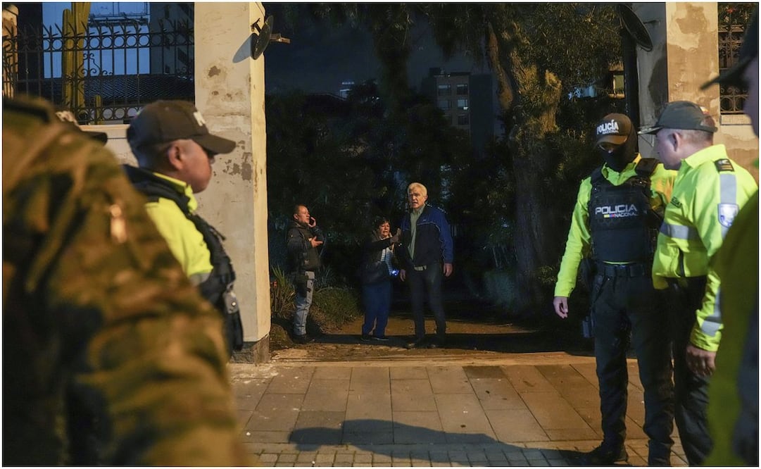 La policía de Ecuador irrumpe en embajada de México en Quito. Foto: AP/Archivo