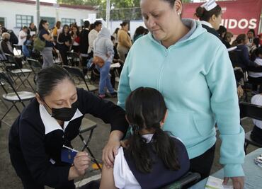 Aplican más de 109 mil vacunas contra VPH a niñas de CDMX