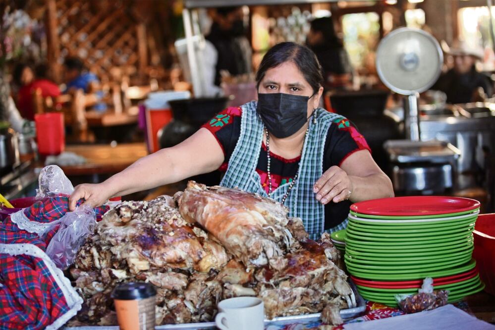 Todos los días, Zoila Palacios se levanta de madrugada para sacar el platillo y ahora sí, que empiecen a llegar los clientes de paladar exigente, Foto: Edwin Hernández