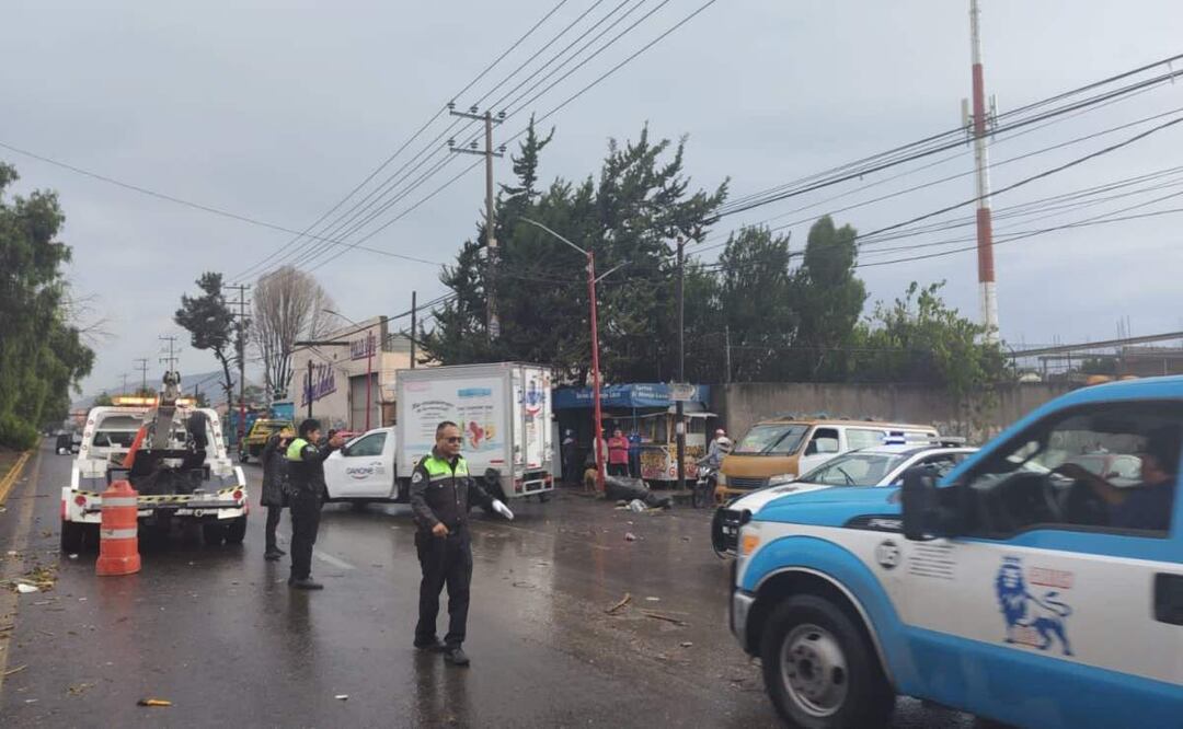 La Policía municipal de los Reyes realiza los cortes pertinentes a la circulación, así como, el flujo de vehículos por vías alternas. Foto: Especial