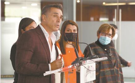 Senadoras respaldan a Sergio Mayer