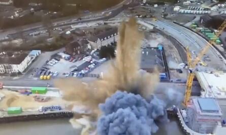 Bomba de la Segunda Guerra Mundial provoca una gran explosión en Inglaterra