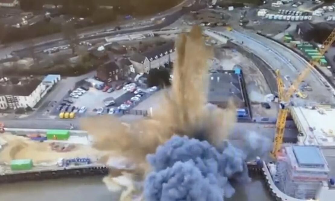 La Policía de Norfolk compartió la imagen de la detonación. FOTO: @NorfolkPolice.