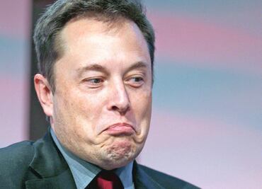 Acciones de Tesla caen casi 14% tras denuncia