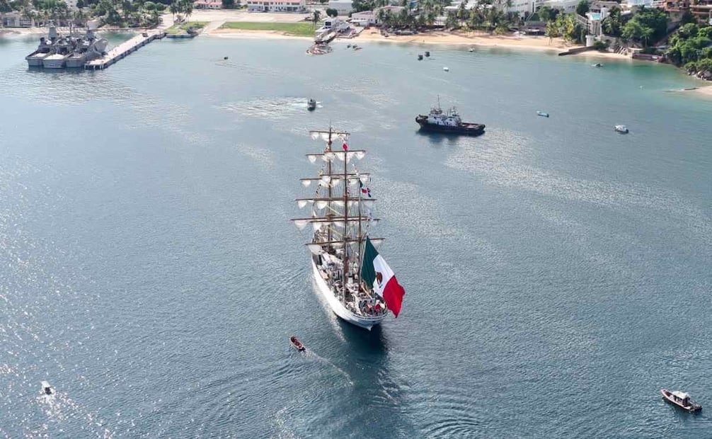 Buque Escuela Cuauhtémoc arriba al puerto de Acapulco (23/06/2026). Foto: Especial