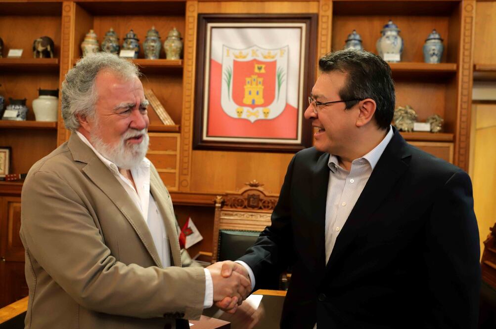El Subsecretario de Derechos Humanos, Población y Migración, Alejandro Encinas Rodríguez junto al gobernador de Tlaxcala Marco Mena / Especial