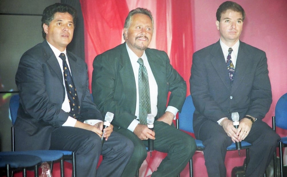 El 9 de diciembre de 1998, mismo día de la presentación del programa “Una Tras Otra”, un asaltante despojó a Paco Stanley, Mario Bezares y a otros acompañantes de algunas pertenencias en el restaurante “Las Gaoneras”. Además del atraco, el conductor recibió la amenaza de que sería asesinado. Foto: Arturo Ramirez/Archivo EL UNIVERSAL.