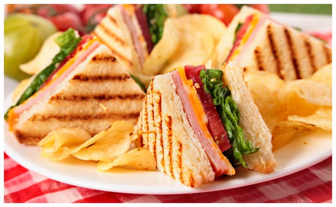 Sándwich con jamón. Foto: Freepik