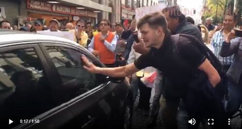 “¡Traidores a la patria!”; confunden y agreden a funcionario del Poder Judicial