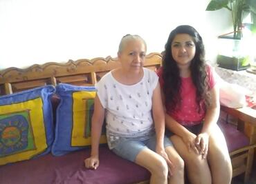 Se quedan en su casa, a pesar de los daños causados por el sismo