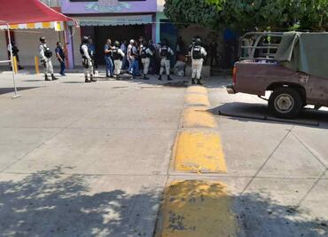 Captan en video ataque de dron en plaza principal de La Ruana, Michoacán