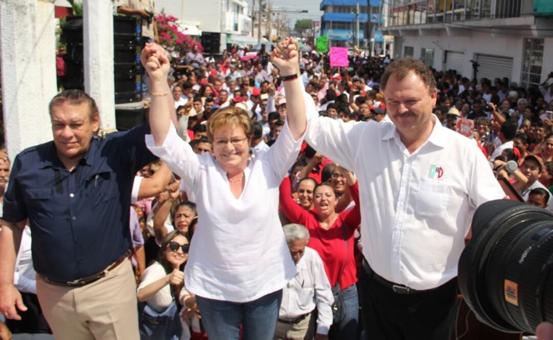 Georgina Trujillo Zentella, afuera del órgano electoral local. /Leobardo Pérez Marín - EL UNIVERSAL
