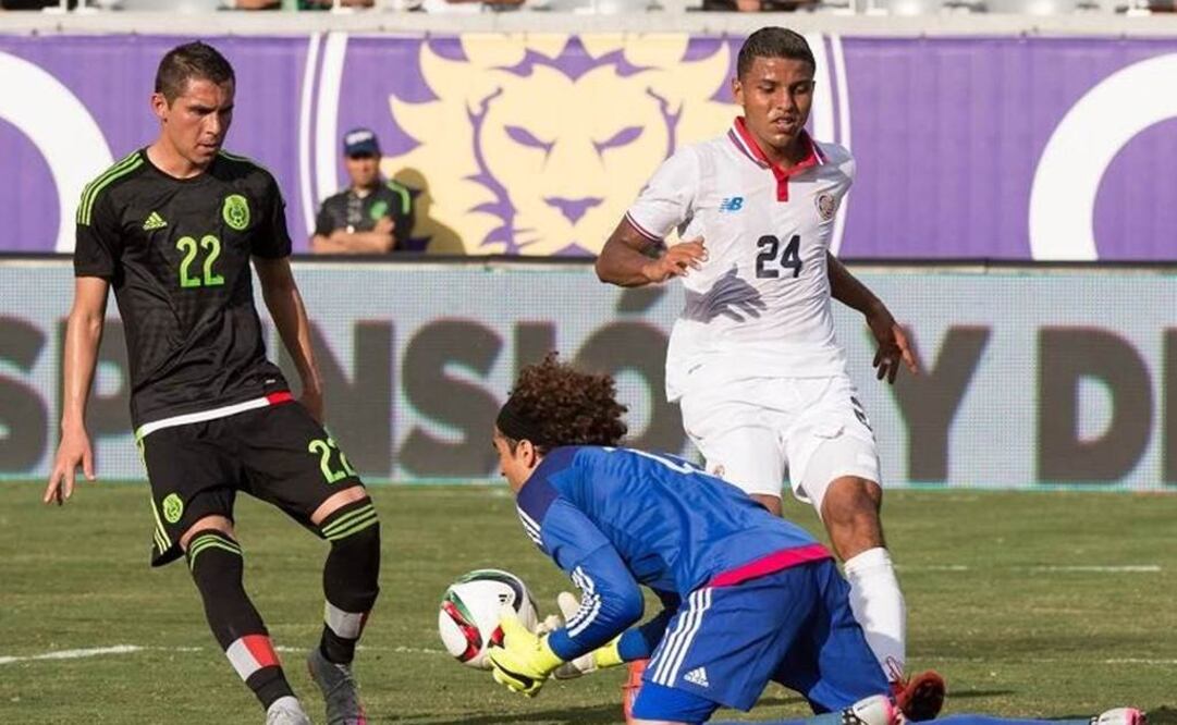 Ochoa tries to grab the ball after Paul's pass. (Photo: Reuters)