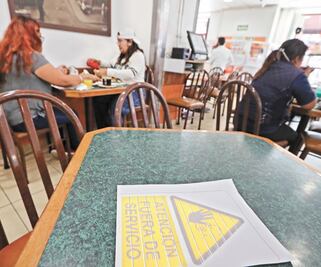 Gobierno permite a restaurantes dar servicio en interiores