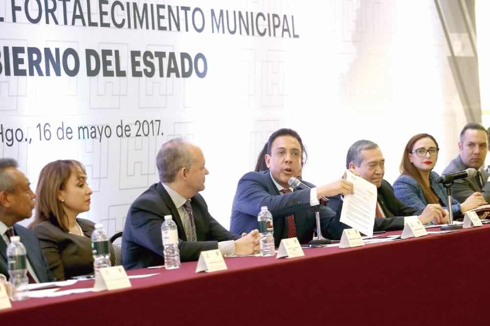El gobernador de Hidalgo, Omar Fayad, mostró a los presentes los resultados del análisis financiero realizado por S&P Ratings en la entidad (ESPECIAL)