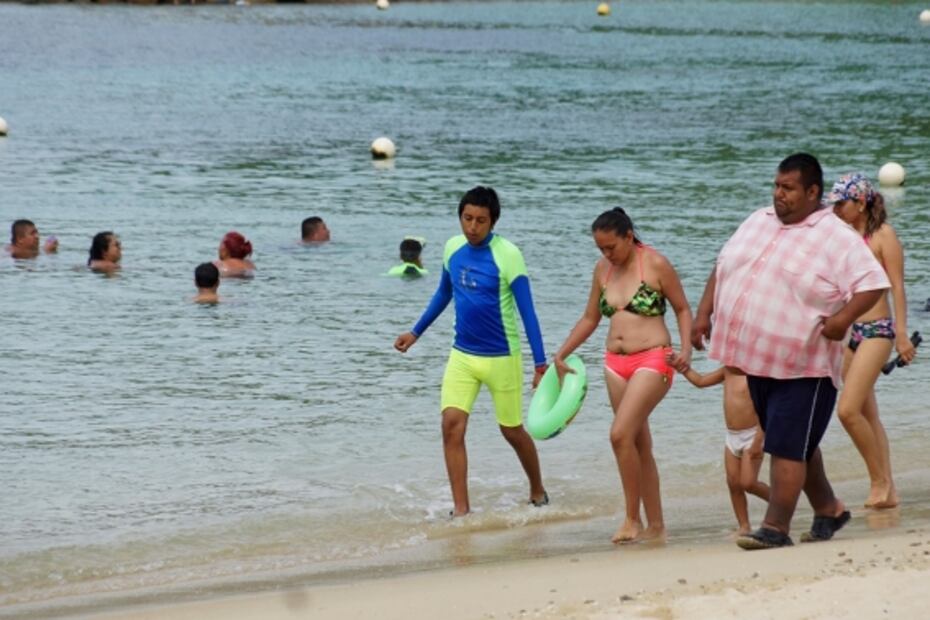 Manifestaciones, playas abarrotadas y besos en semáforo rojo y naranja, entre las fotos de la semana