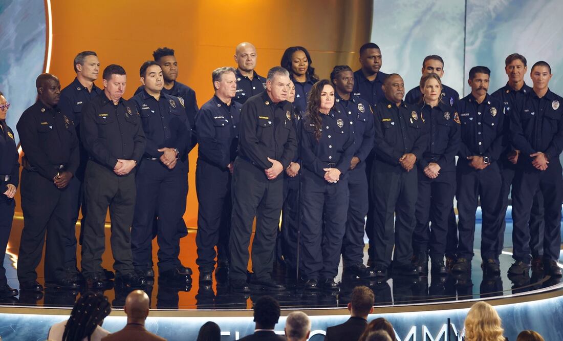 El departamento de bomberos de Los Ángeles fue ovacionado. Foto: EFE