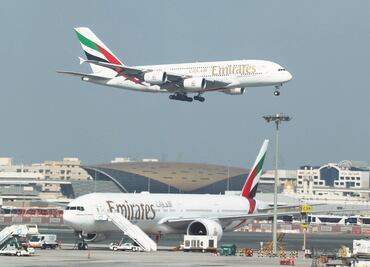 Emirates, sin permiso para volar: pilotos