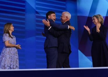 "¡Ese es mi papá!": el emotivo gesto del hijo de Tim Walz que se volvió viral en la Conveción Demócrata