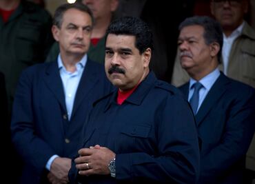 Maduro pide a oposición abandonar "el camino del golpismo"