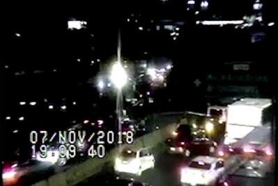 Así chocó un tráiler contra más de 10 autos en Puerta Santa Fe