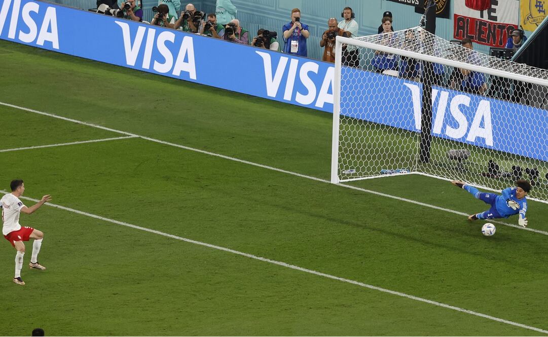 Memo Ochoa se lució en el debut de Qatar 2022 / FOTO: EFE