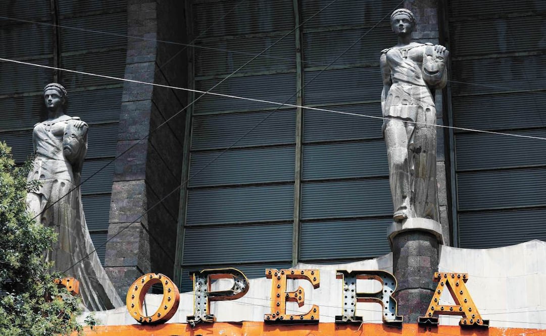 El Cine Ópera fue inaugurado en 1949 en la colonia San Rafael, Ciudad de
México. Destaca por su estilo art decó. Actualmente se encuentra abandonado. FOTO: DIEGO SIMÓN SÁNCHEZ/EL UNIVERSAL