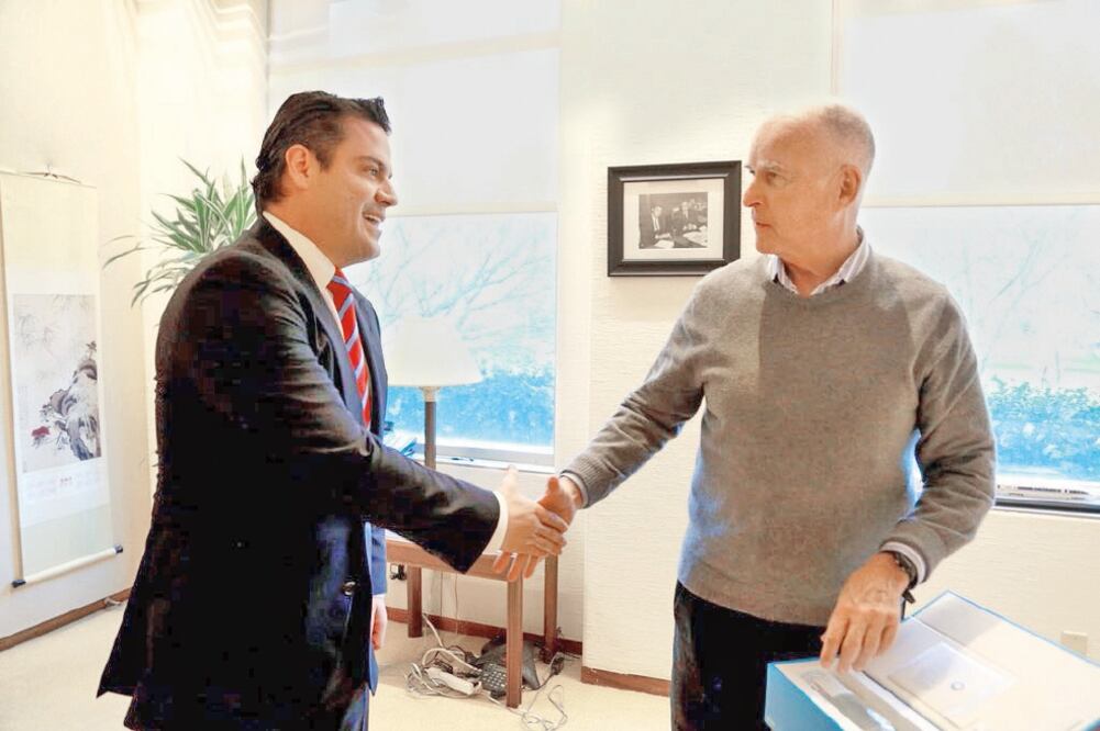 En la ciudad de Sacramento, el gobernador de Jalisco, el priísta Aristóteles Sandoval, se reunió con el mandatario de California, Jerry Brown. (Especial)