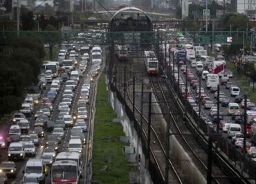 Este viernes 18 de octubre no circulan autos con engomado azul