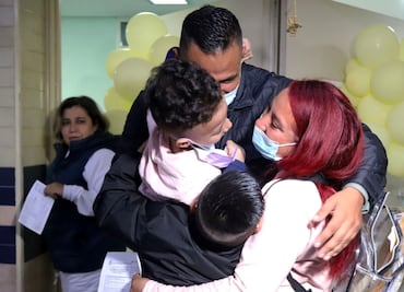 FOTOS: “Hoy tocamos la campana de la vida”, dicen papás de Daniel tras vencer la leucemia