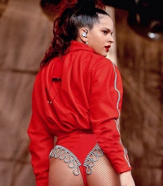 Rosalía corta su flequillo y cambia de look para esta cuarentena