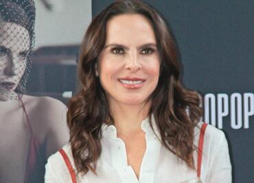 Kate del Castillo desafía a la sociedad entre clavados y mezcal