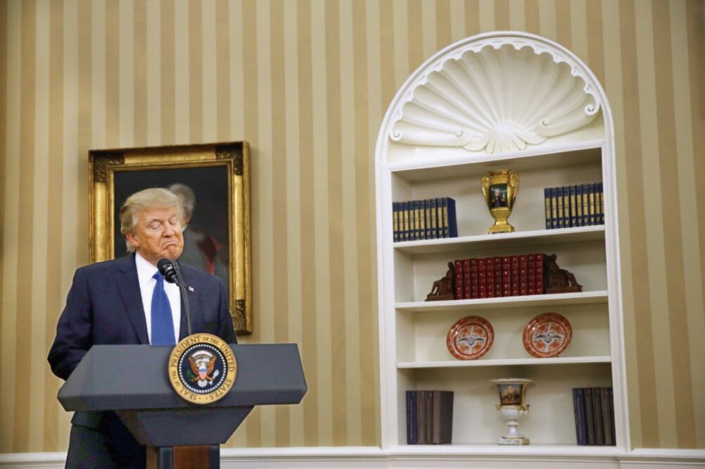 La nueva normativa para solicitar o renovar la visa se lleva a cabo a partir de la orden ejecutiva que firmó el presidente de EU, Donald Trump, y que tiene como finalidad aumentar la seguridad de quienes quieren ingresar a ese país (CARLOS BARRIA REUTERS)