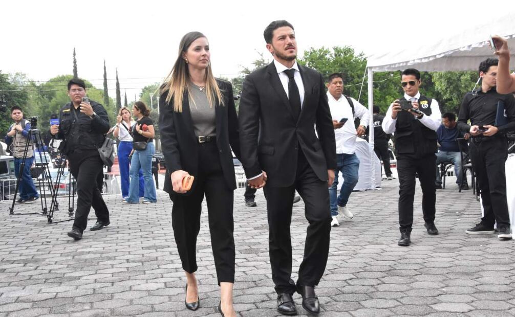 Gobernador de Nuevo León y su esposa llegan a guardia y misa en honor a exalcalde Mauricio Fernández en San Pedro Garza García (24/09/2025). Foto: Emilio Vázquez / EL UNIVERSAL